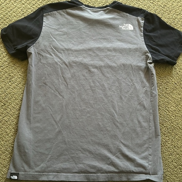The north face t shirt - Picture 3 of 3